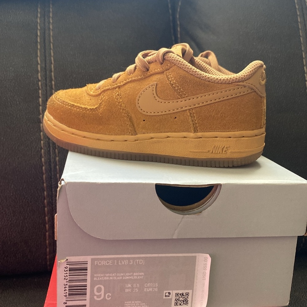 Toddler size 9 Air Force 1 light brown wheat
Callout - tip toe light wear - Picture 2 of 6